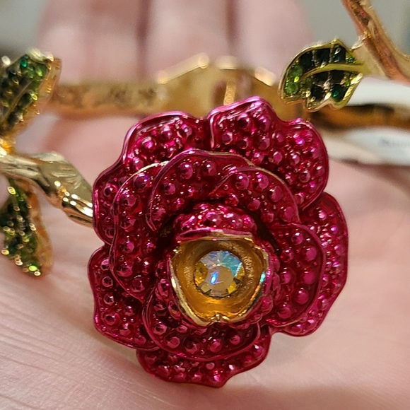 BETSEY JOHNSON ROSE FLOWER HINGED BANGLE CUFF BRACELET gold tone hinged bangle - Picture 10 of 12